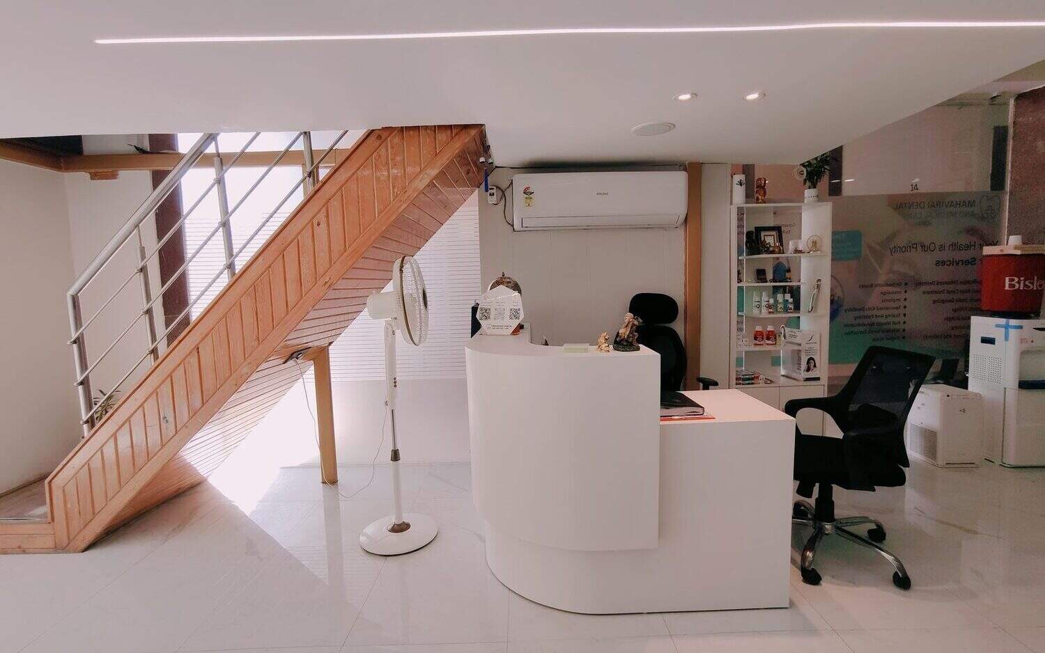 dental-clinic-reception-gurgaon